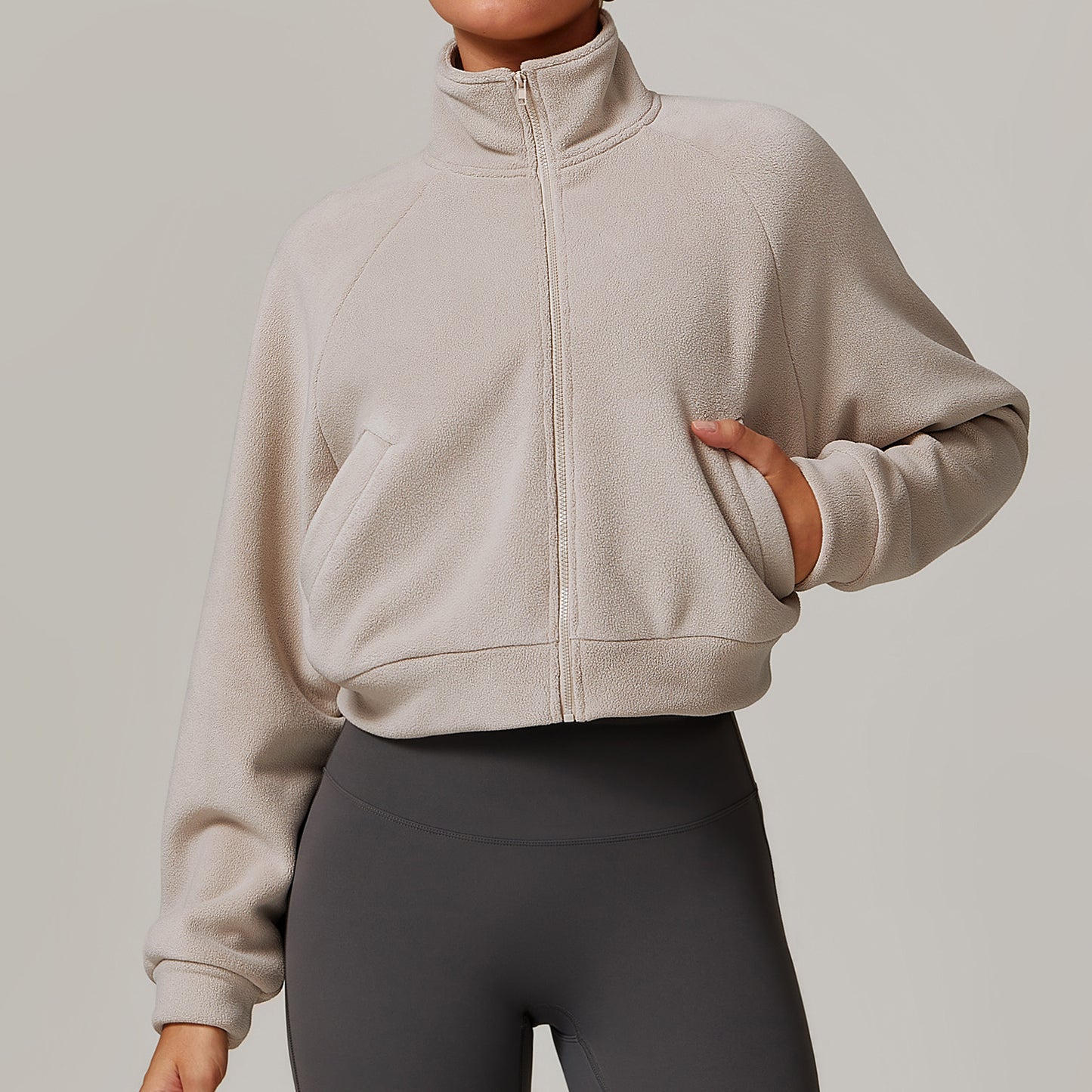 Tenue de yoga polyvalente | Veste chaude et élégante | Haut de course coupe-vent pour femme | Veste sportive avec polaire intégrée.