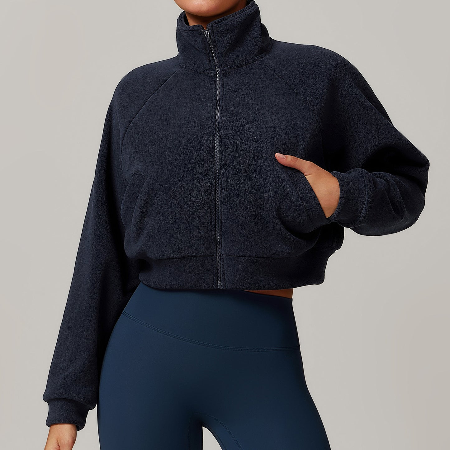 Tenue de yoga polyvalente | Veste chaude et élégante | Haut de course coupe-vent pour femme | Veste sportive avec polaire intégrée.